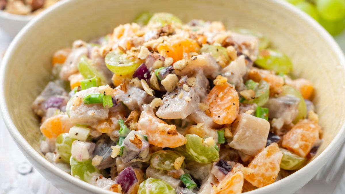 Sałatka śledziowa z mandarynkami poleca się na wigilijny stół