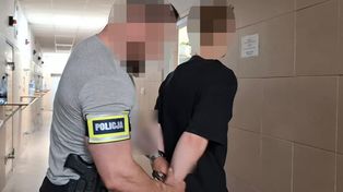 Warszawa: Myślała, że pomaga policji, straciła 71 tysięcy złotych. 19-letni oszust zatrzymany