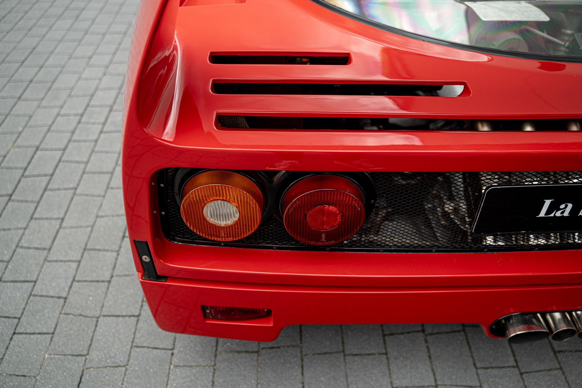 Ferrari F40 w Ferrari Katowice (1990)