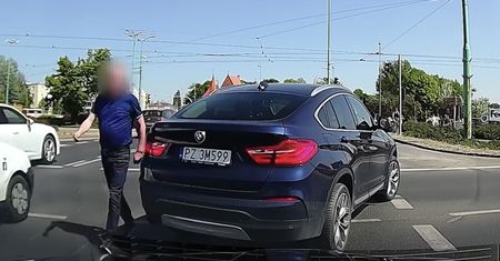 Reakcja na klakson. Osiłek wybiegł z auta. Oto co stało się potem