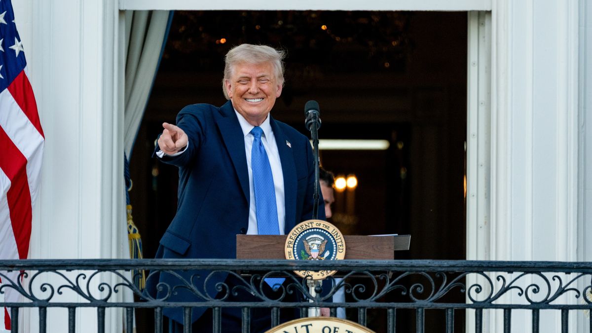 Summer soiree on the South Lawn of the White House
epa12156339 US President Donald Trump speaks during a Summer soiree on the South Lawn of the White House in Washington, DC, USA, on 04 June 2025.  EPA/Eric Lee / POOL 
Dostawca: PAP/EPA.
Eric Lee / POOL
South Lawn, balcony, White House