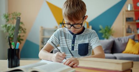 Rodzice mogą już składać wnioski o 300+ na wyprawkę szkolną