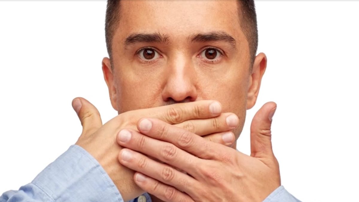 Nieświeży oddech może świadczyć o wielu dolegliwościach. Sprawdź, co może oznaczać