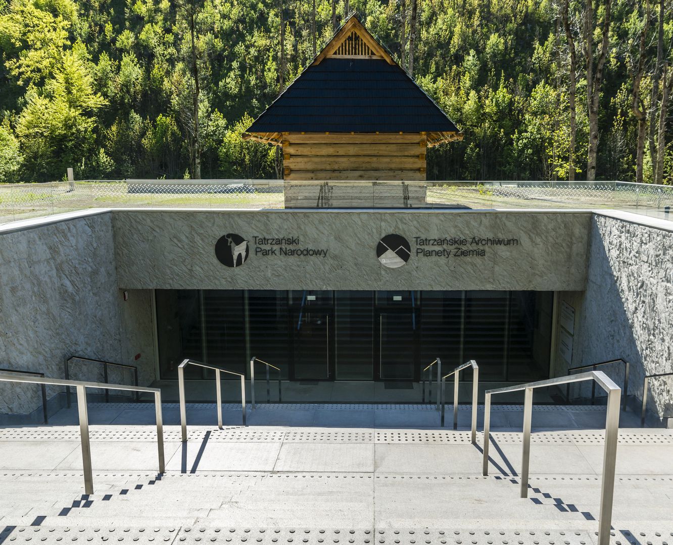 Wejście do Tatrzanskiego Archiwum Planety Ziemia