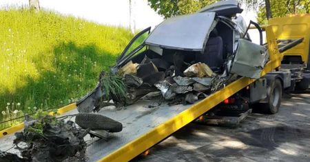 Zginął młody strażak. Jego auto rozbiło się na kawałki