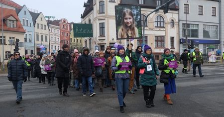Jelenia Góra: Dyrektor SP 10 może stracić pracę. Rzecznik dyscyplinarny wnioskuje o surową karę po zabójstwie 11-letniej Danusi