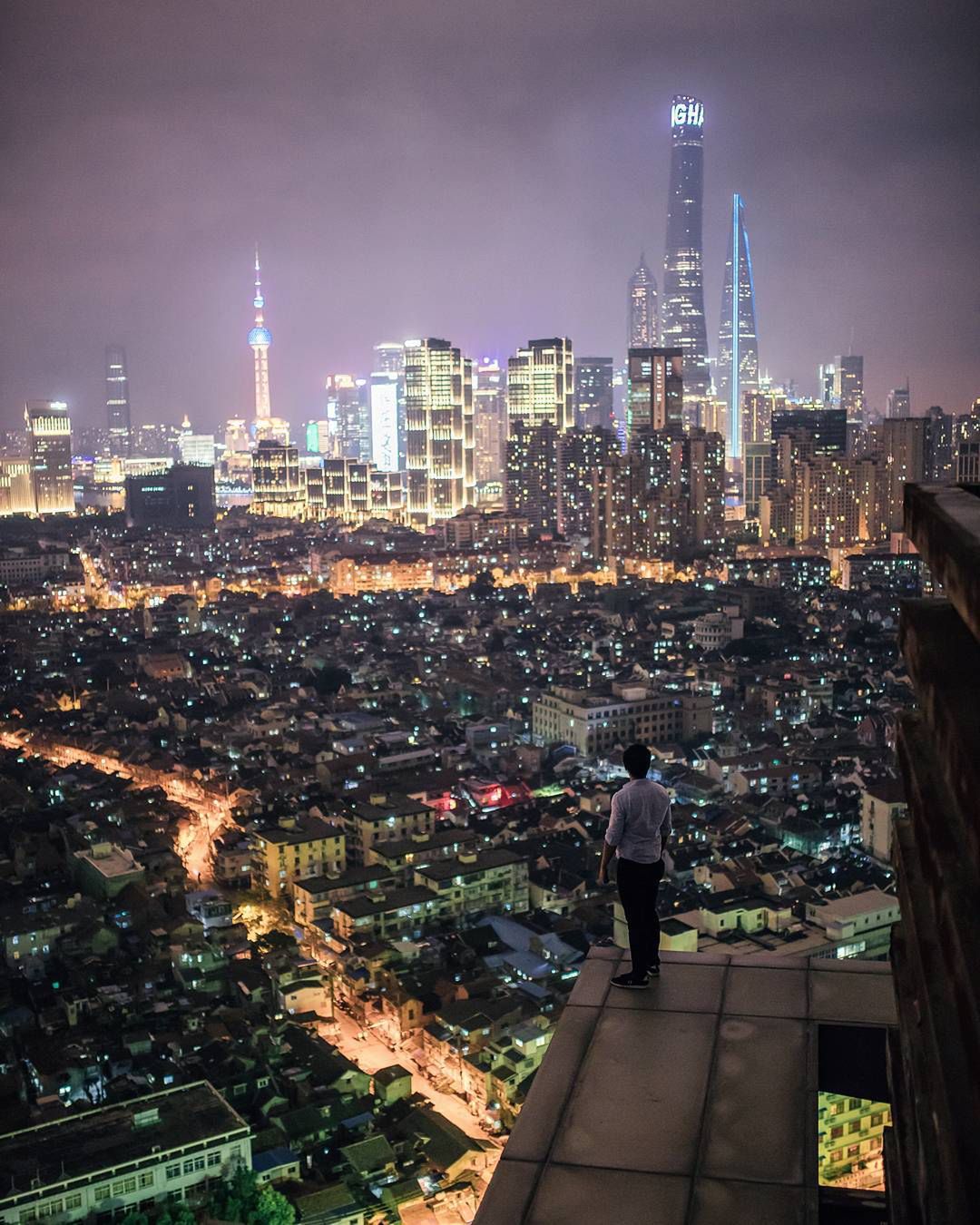Harimao Lee fotografuje Hongkong w bardzo nastrojowy sposób. Jego zdjęcia są pełne kolorów 1
