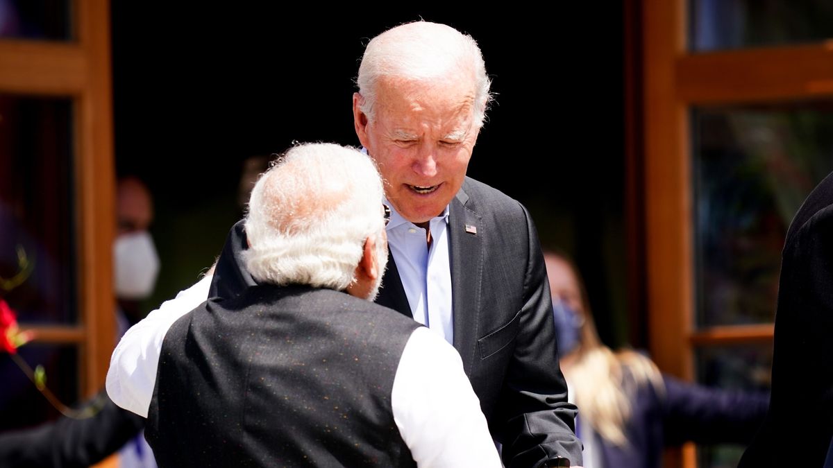 US President Joe Biden (R) greets Indian Prime Minister Narendra Modi during the G7 summit at Elmau Castle in Kruen, Germany, 27 June 2022. Germany is hosting the G7 summit at Elmau Castle near Garmisch-Partenkirchen from 26 to 28 June 2022. EPA/CLEMENS BILAN Dostawca: PAP/EPA.