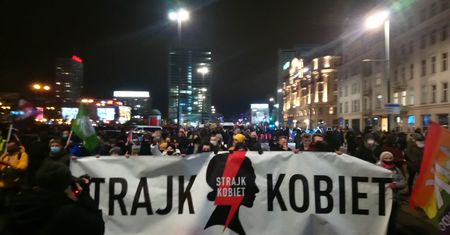 Uzasadnienie wyroku TK ws. aborcji. Demonstranci ruszyli na Warszawę