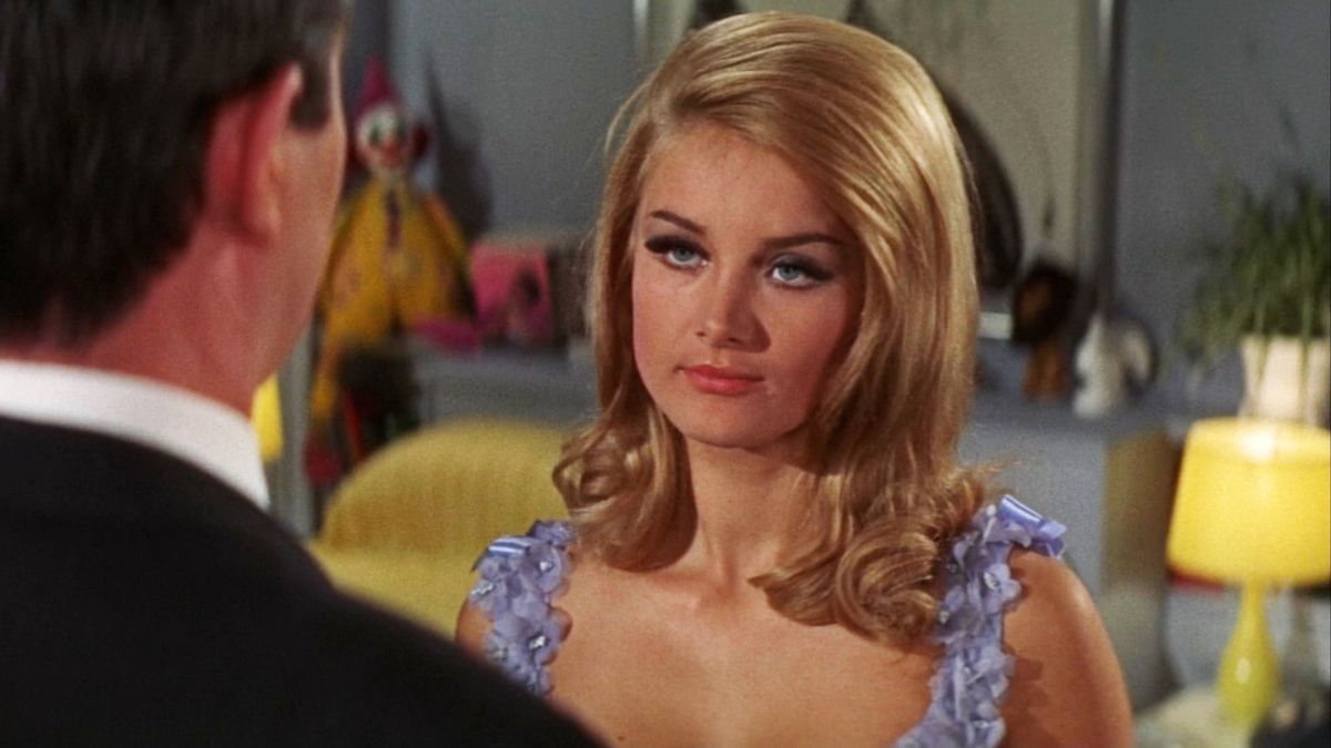 Barbara Bouchet zagrała Moneypenny w serii przygód o Jamesie Bondzie w 1967 r.