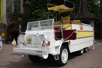 Odtworzony papamobile Jana Pawła II przyjedzie na Powiśle Dąbrowskie. Będzie okazja go obejrzeć, a nawet usiąść w papieskim pojeździe