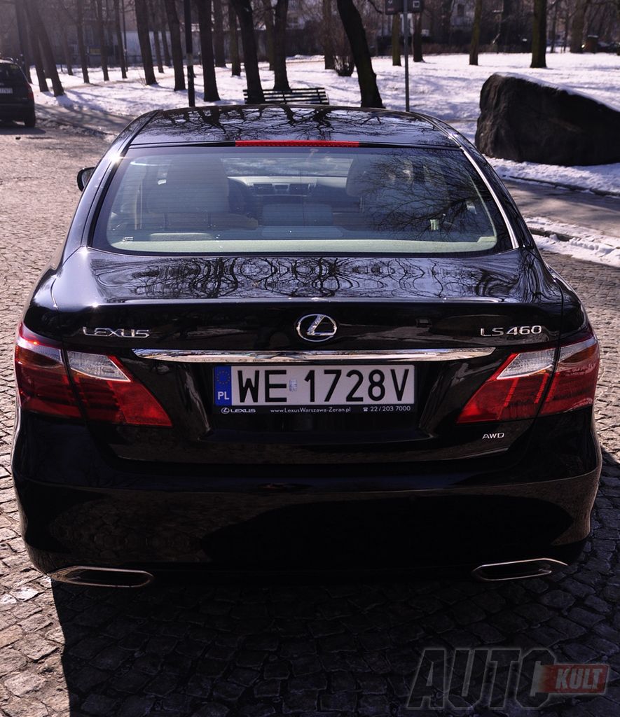 Lexus LS460 (Fot. Marcin Pogorzelski)