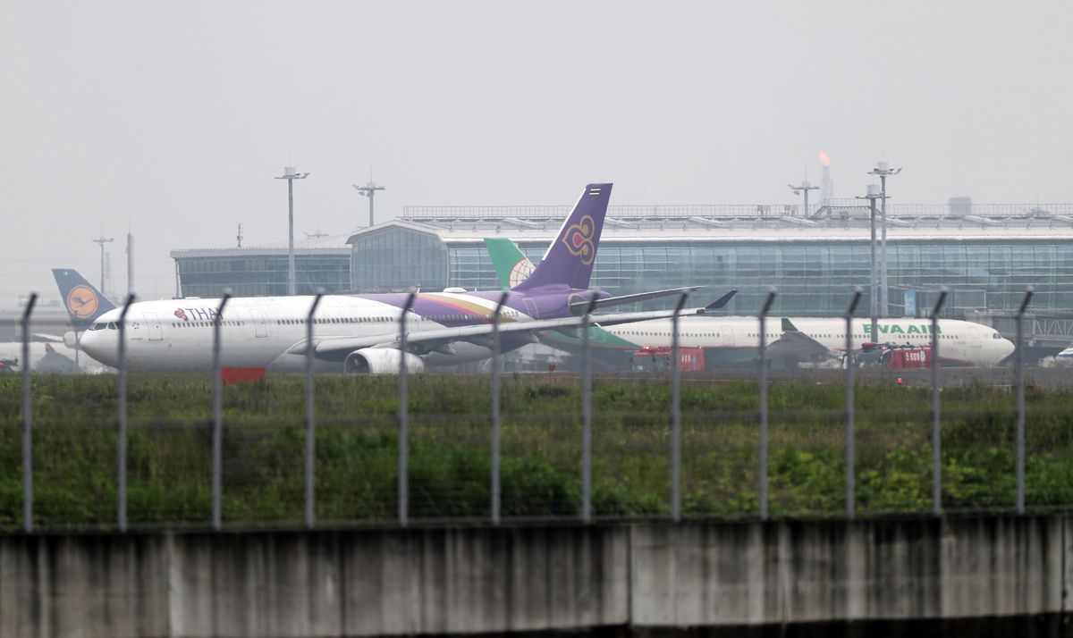 Dwa samoloty zderzyły się w porcie lotniczym w Tokio.