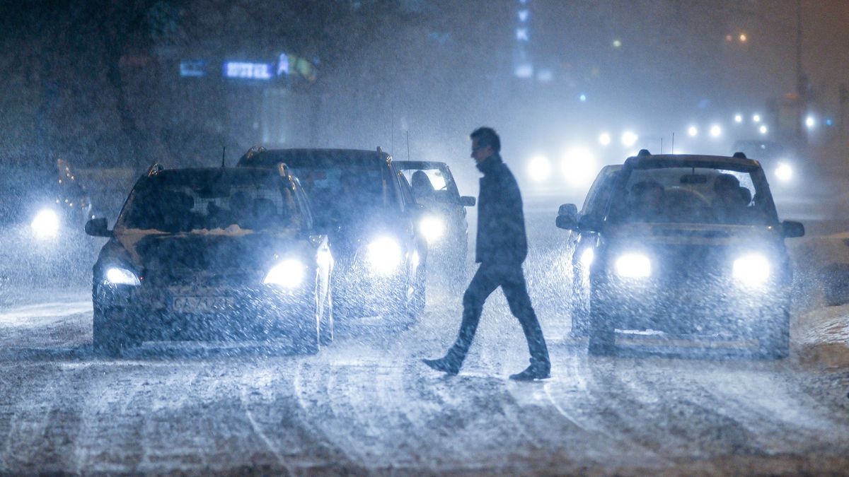Pamiętaj, że nie odblaski, a znajomość i stosowanie się do przepisów sprawią, że jako pieszy będziesz bezpieczny