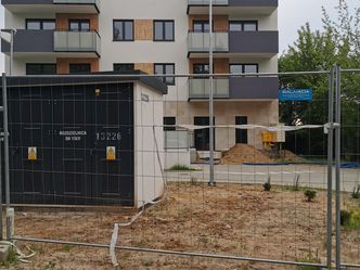 "Willa Wiślana" ciągle ogrodzona, a wykonawcy oskarżają się nawzajem