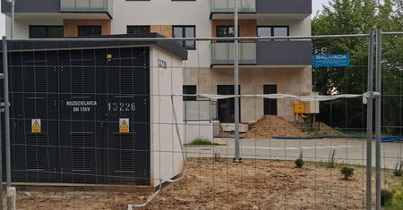 "Willa Wiślana" ciągle ogrodzona, a wykonawcy oskarżają się nawzajem