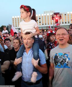 Koncert powstańczych piosenek. Wśród publiczności śpiewał Andrzej Duda