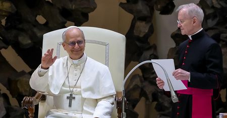 Kulisy konklawe. Tak miał zareagować nowy papież