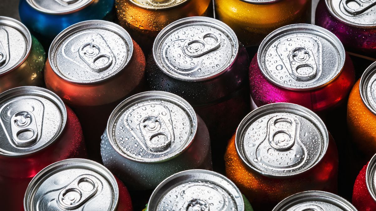 kwitnie nielegalna sprzedaż energetyków wśród dzieci