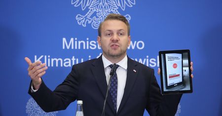 Wywóz śmieci. Jacek Ozdoba uderza w Rafała Trzaskowskiego. "Zablokowaliśmy te drożyzny"