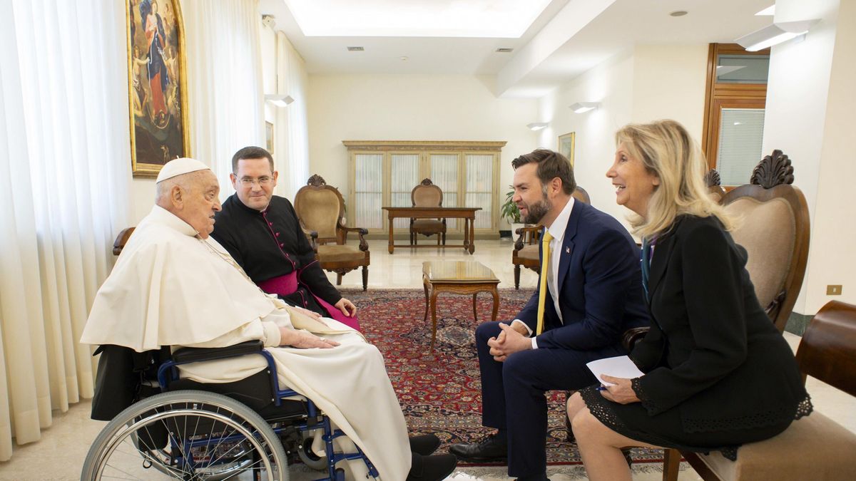 A handout picture provided by the Vatican Media shows shows Pope Francis meeting with US Vice President JD Vance on Easter Sunday at the Vatican, 20 April 2025. EPA/VATICAN MEDIA HANDOUT HANDOUT EDITORIAL USE ONLY/NO SALES Dostawca: PAP/EPA.