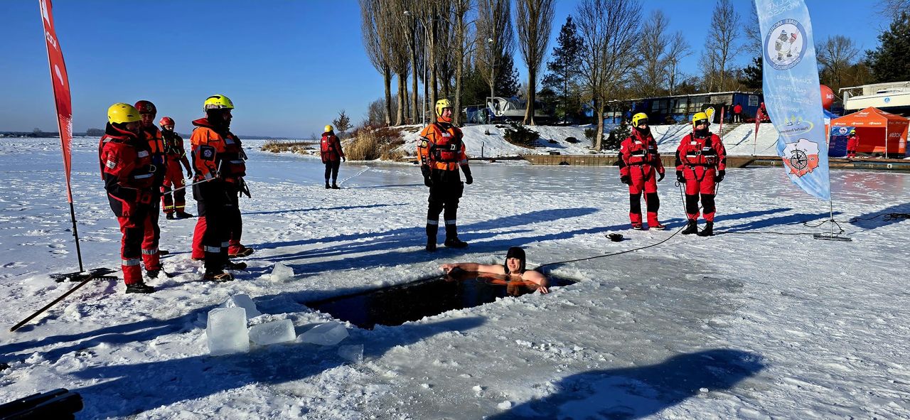 "Bezpieczna zima z WOPR" – specjalistyczne szkolenie ratownictwa lodowego w Płocku!