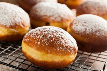 Zostały ci tłuczone ziemniaki po obiedzie? Zrób z nich pączki