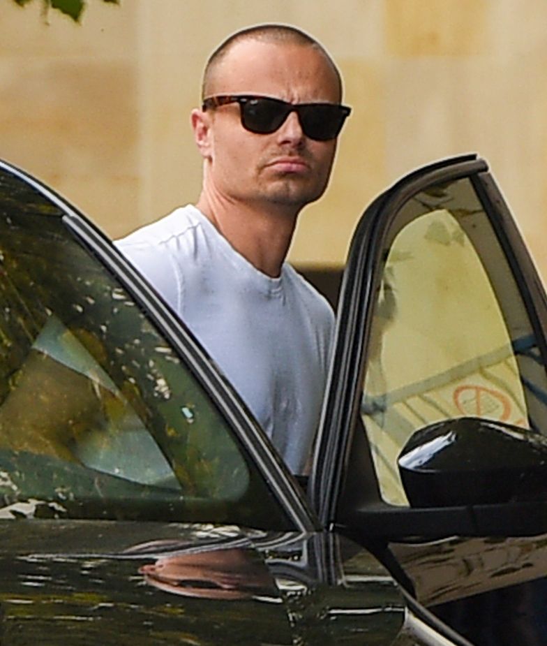 Marcin Hakiel parkuje auto na ścieżce dla rowerów i oddala się na 1,5 godziny