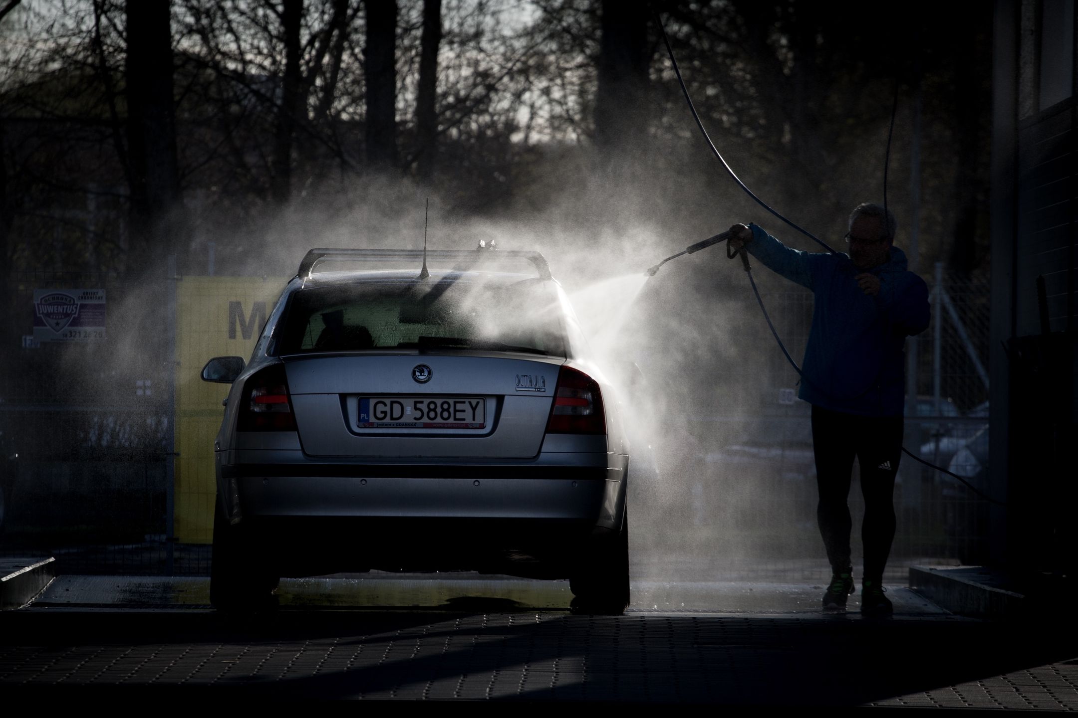 Minusowe temperatury mogą być groźne dla umytych aut