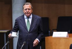 Scholz nie odpuszcza. Były kanclerz Schröder w opałach