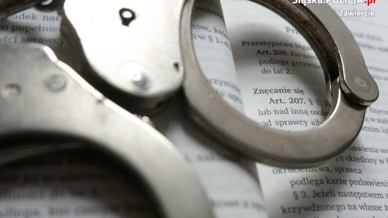 Zawiercie. 52-latek został aresztowany za znęcanie się nad rodziną.