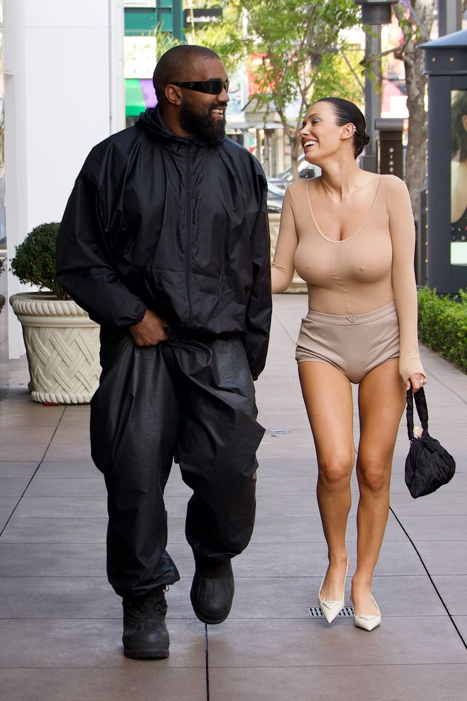 Kanye West kupił żonie Porsche. Kolejny szokujący "look" Bianki 