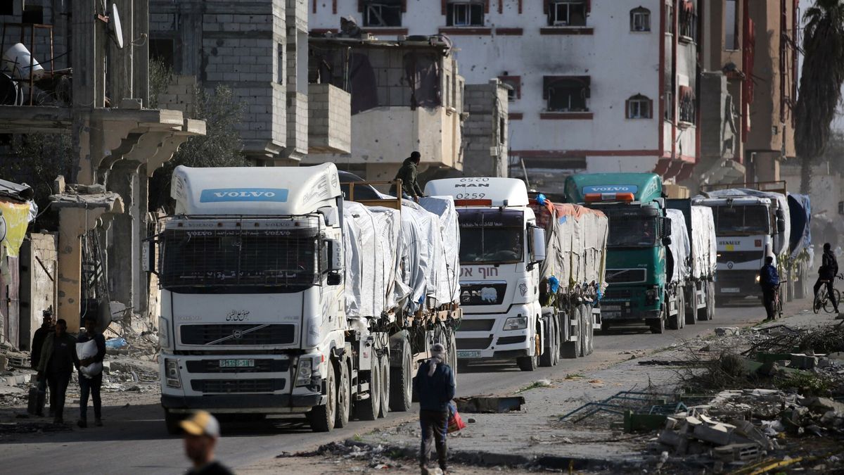 Pierwszy konwój humanitarny wjeżdża do Strefy Gazy po zawieszeni