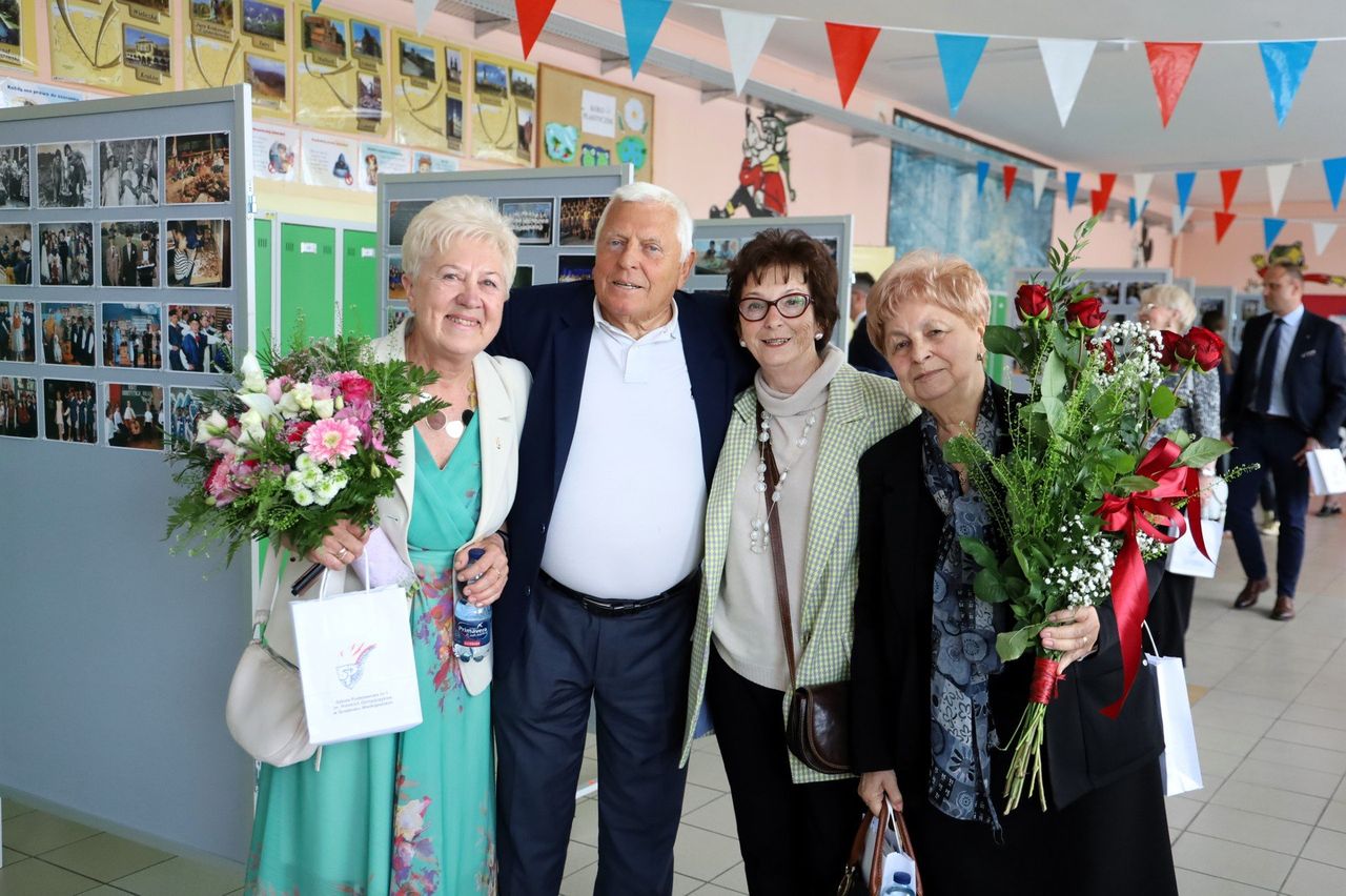 "Ten kto uczył się w tej szkole, wraca do niej myślą swą". Jubileusz 80-lecia Szkoły Podstawowej nr 1 im. Polskich Olimpijczyków w Grodzisku