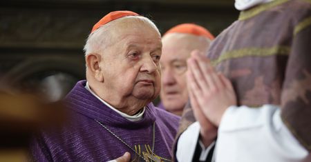 Sąd chce przesłuchać kard. Dziwisza. Chodzi o ofiarę pedofila. "Nie ma wiedzy"