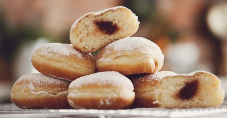 Dlaczego w tym roku zapłacimy więcej za pączki? Wina dwóch produktów