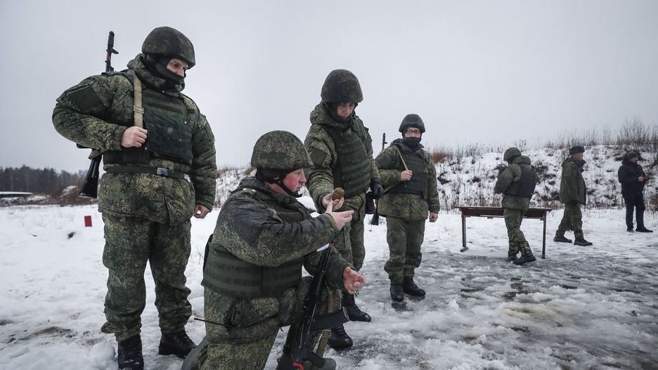 Mobilized servicemen attend a combat training in Noginsk
epa10363413 Mobilized servicemen attend a combat training at the Training Center of the Moscow Higher Combined Arms Command School of the Ministry of Defence of the Russian Federation in Noginsk, outside Moscow, Russia, 13 December 2022. Over 300,000 reservists and volunteers have been trained over two months of partial mobilization in Russia, Russian Defence Minister Sergei Shoigu said.  EPA/YURI KOCHETKOV 
Dostawca: PAP/EPA.
YURI KOCHETKOV
