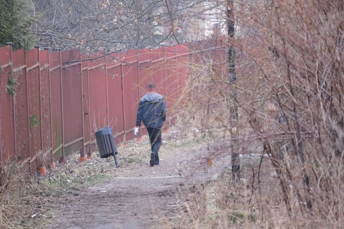 Mężczyzna oblał się łatwopalną substancją i groził, że podpali się w komisariacie