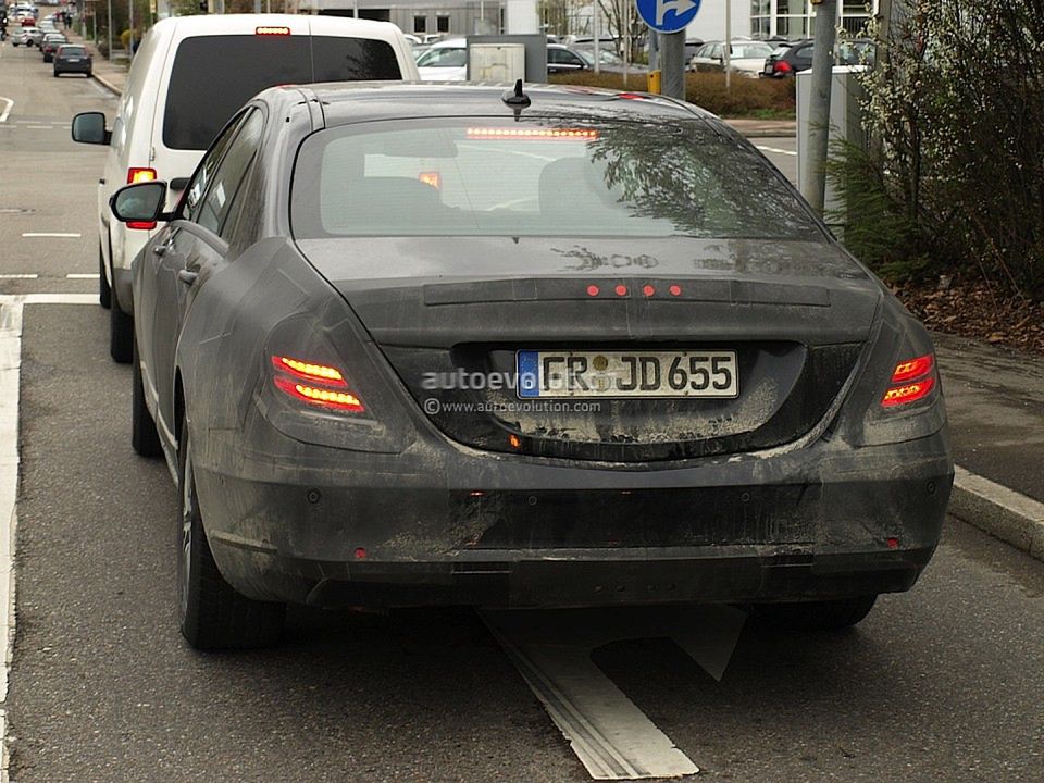 2013 Mercedes Klasy S (źródło: Autoevolution.com)