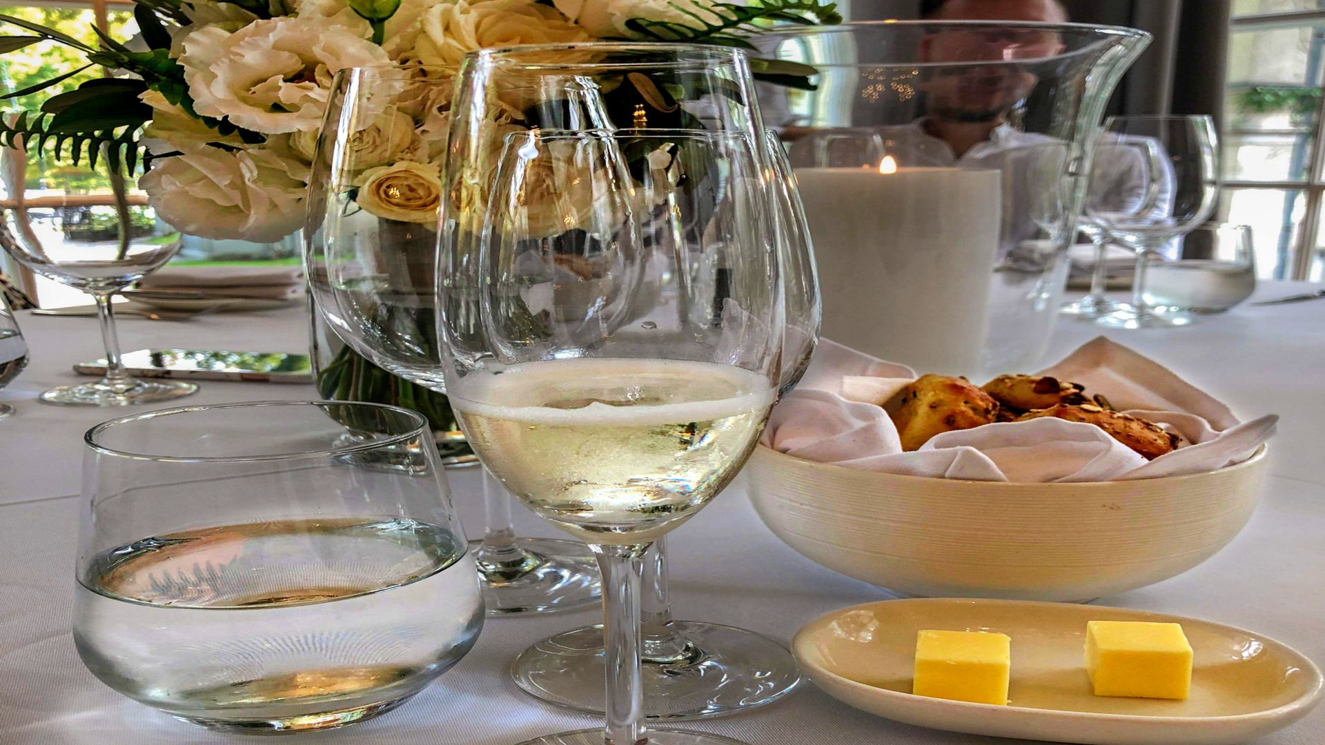 Dobry szampan powinien mieć klarowny kolor, intensywny aromat i delikatne, równomierne bąbelki. 