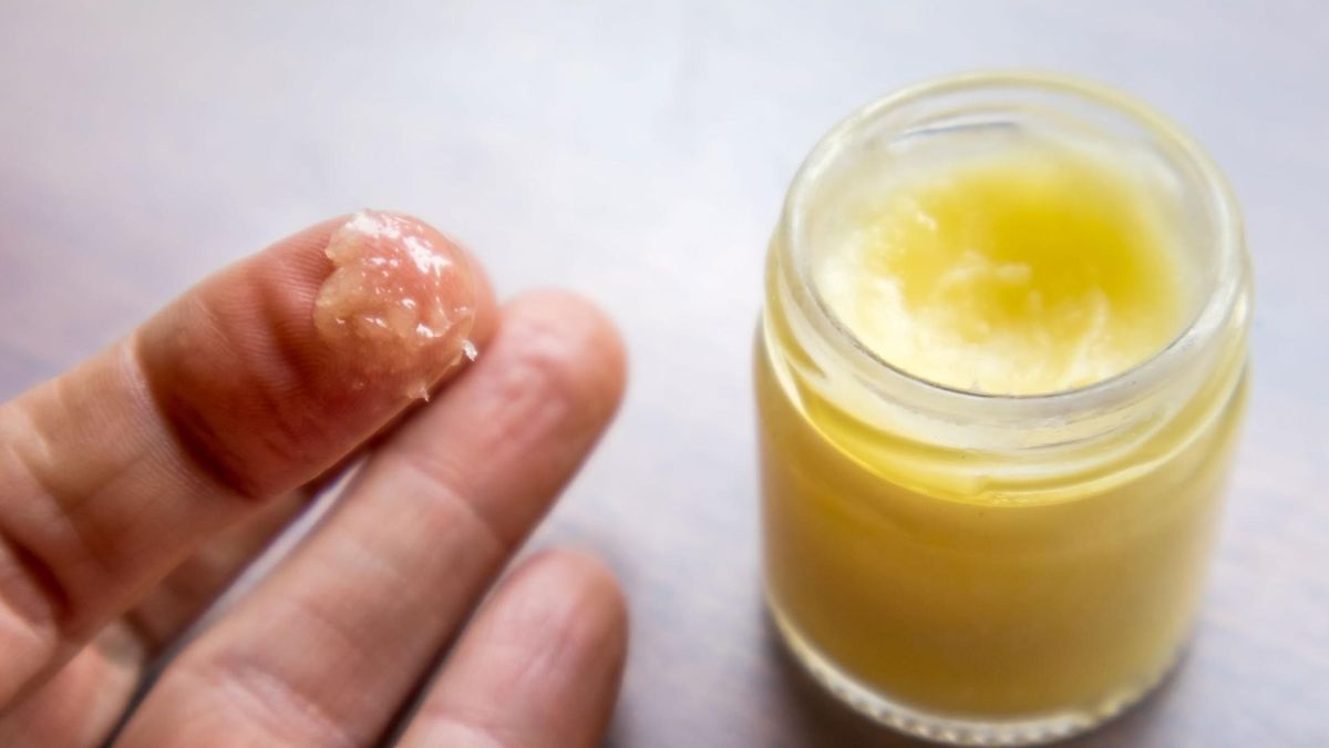 Końska maść to popularny środek pomocniczy przy bólach mięśni i stawów.