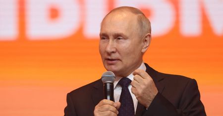 Rosja odgraża się, że z powodu sankcji będzie sprzedawać ropę za pomocą "nowych narzędzi"