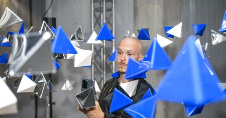 Krzysztof Gonciarz sprzedał swoją pracę na aukcji. Za kryptowalutę
