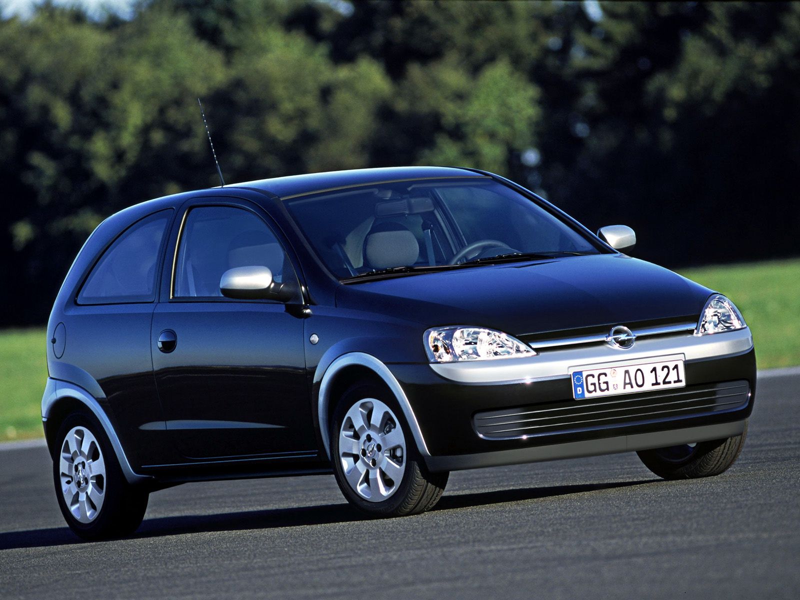 2002 Opel Corsa C Black & Silver