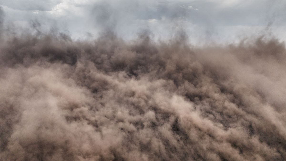 Burza piaskowa — zdjęcie ilustracyjne