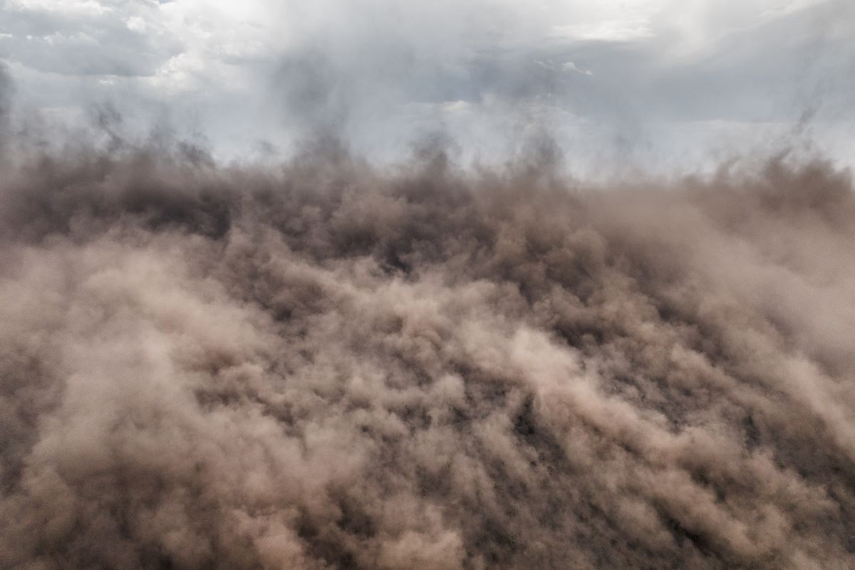 Wiosna może przynieść zamiecie piaskowe. Ekspert ostrzega