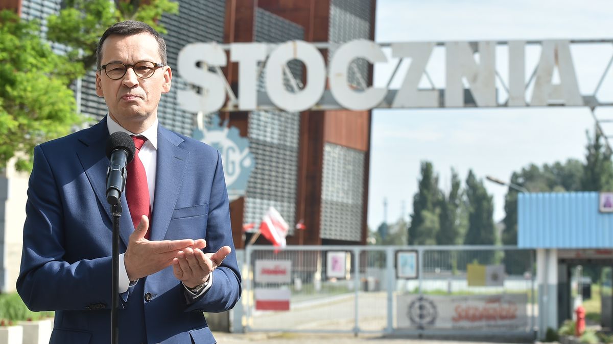 Gdansk, 21.06.2020 r. Konferencja prasowa Premiera RP Mateusza Morawieckiego przed historyczna Brama nr 2 Stoczni Gdanskiej.