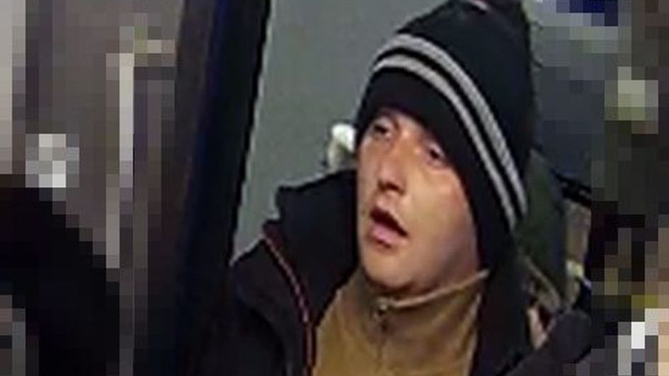 Ten mężczyzna może mieć związek ze sprawą kradzieży laptopa.