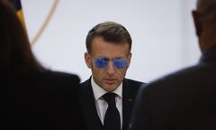 Kuriozalna scena z Macronem. Zwrócił się z prośbą ws. okularów