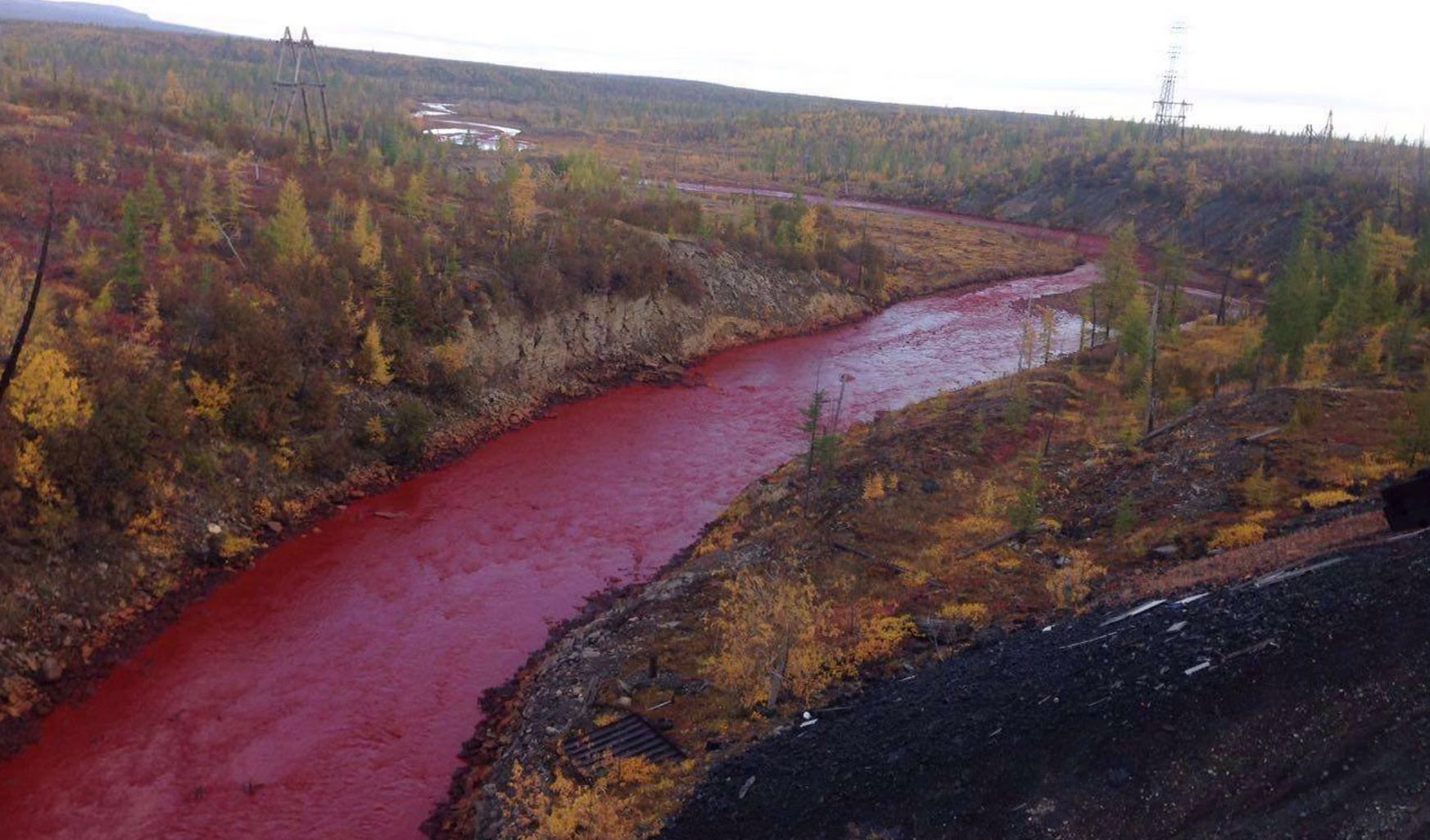 Wtedy zrobiła się czerwona. Rzeka w Rosji była zagadką
